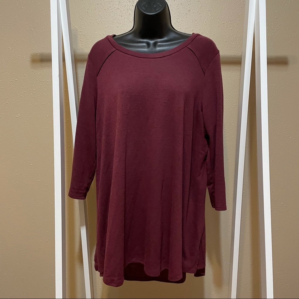 Jessica Simpson L burgundy nursing top